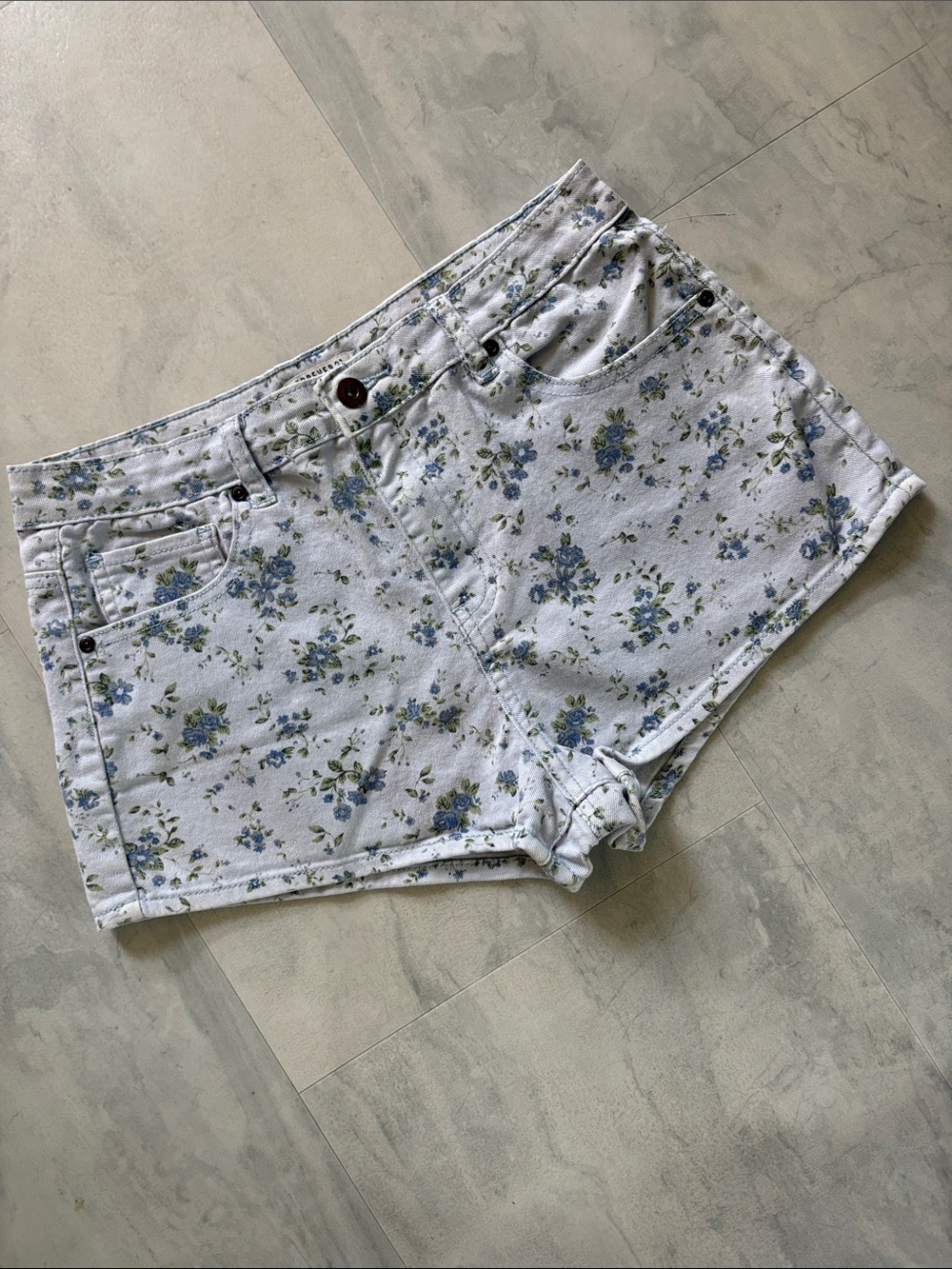 Forever 21  Jean shorts  denim stretch light blue/floral pattern shorty NWOT